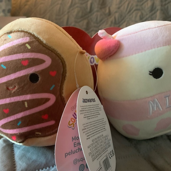 New Amelie and Deja 5” Squishmallows on a Valentine Card - Picture 3 of 4